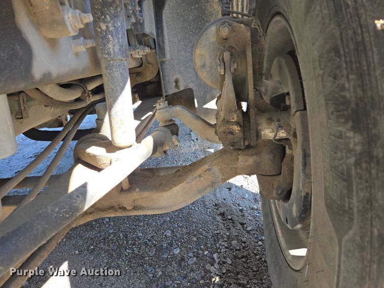 image for item EB1057 2015 Volvo VNL semi truck