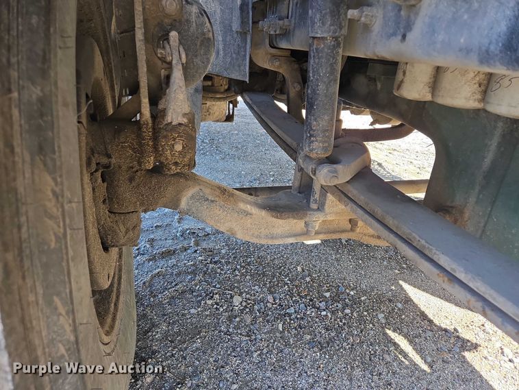 image for item EB1057 2015 Volvo VNL semi truck