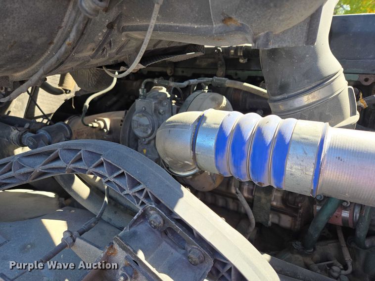 image for item EB1057 2015 Volvo VNL semi truck