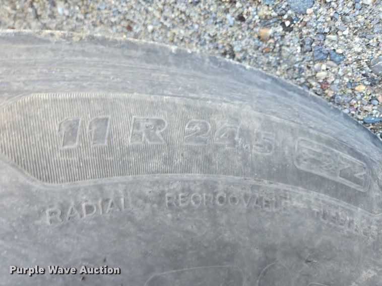 image for item EB1057 2015 Volvo VNL semi truck