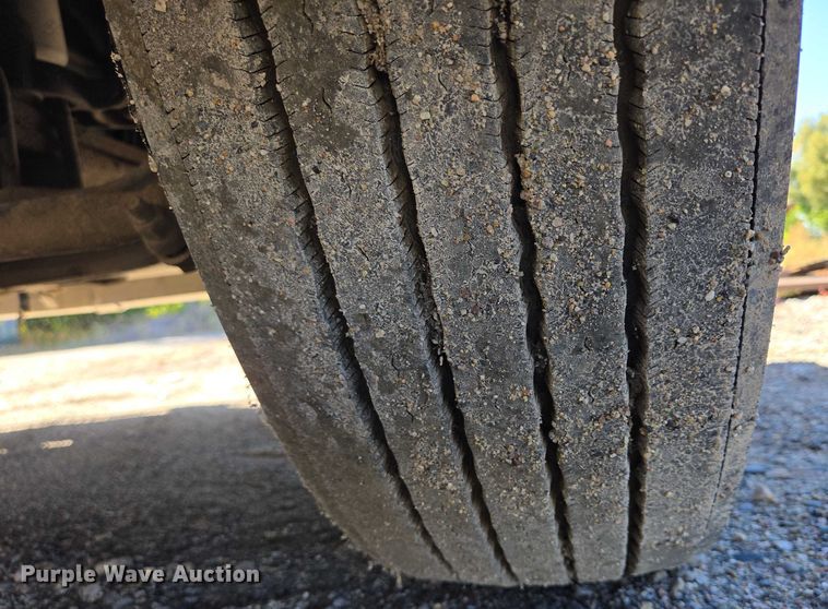 image for item EB1057 2015 Volvo VNL semi truck