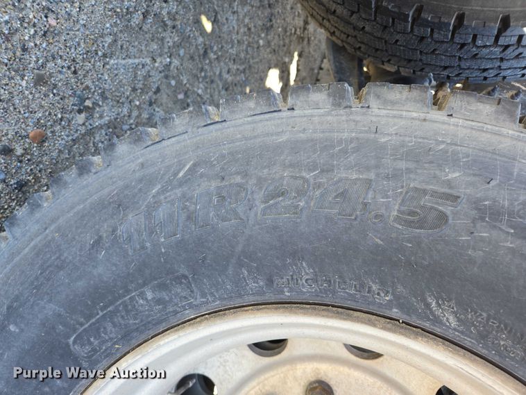 image for item EB1057 2015 Volvo VNL semi truck