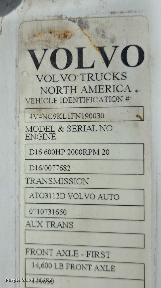 image for item EB1057 2015 Volvo VNL semi truck
