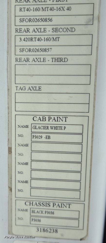 image for item EB1057 2015 Volvo VNL semi truck