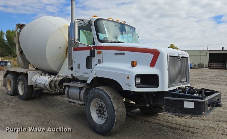 image for item EB1058 2000 International 5600i ready mix truck