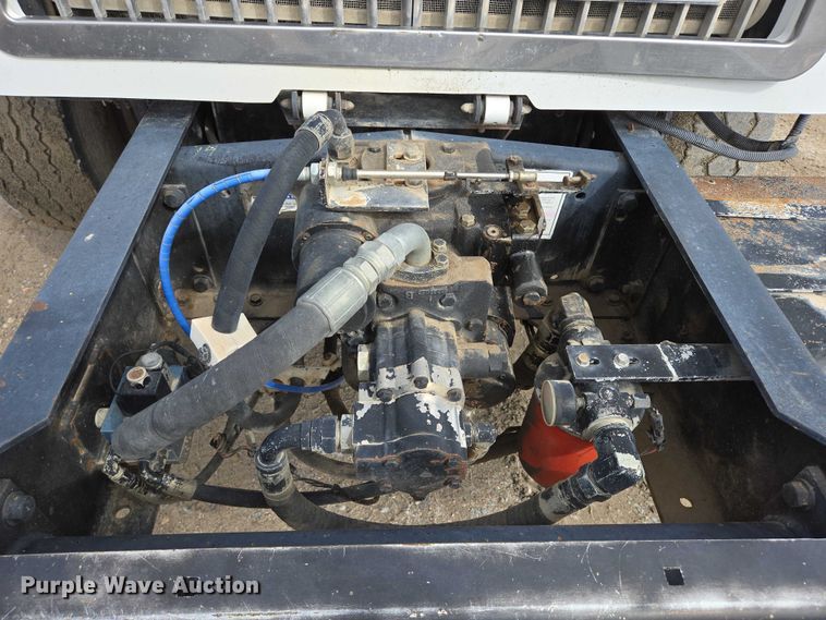 image for item EB1058 2000 International 5600i ready mix truck