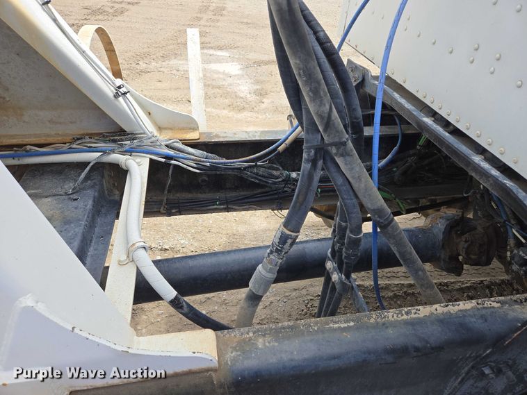 image for item EB1058 2000 International 5600i ready mix truck