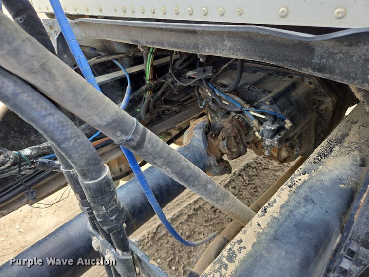 image for item EB1058 2000 International 5600i ready mix truck