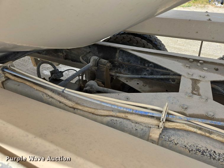 image for item EB1058 2000 International 5600i ready mix truck