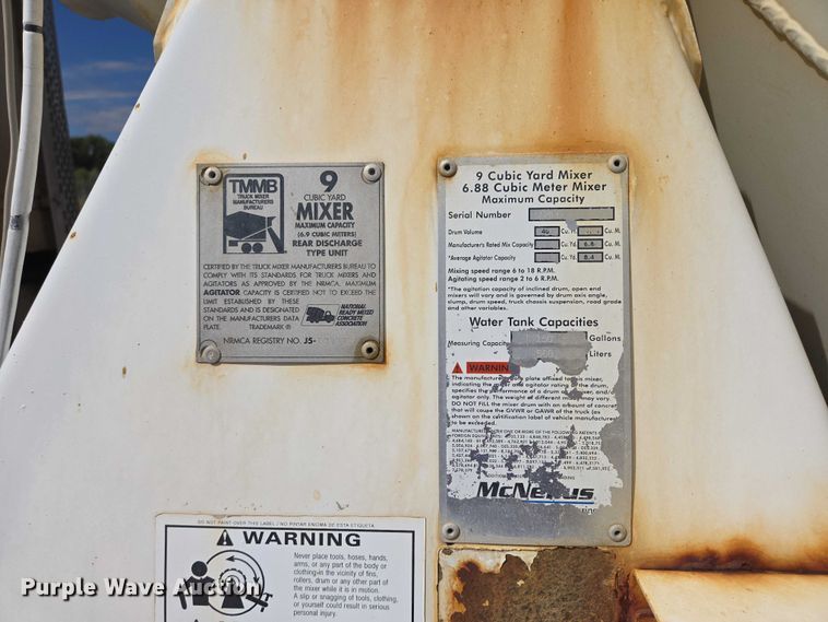 image for item EB1058 2000 International 5600i ready mix truck