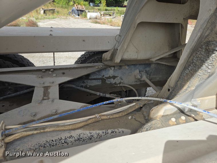 image for item EB1058 2000 International 5600i ready mix truck