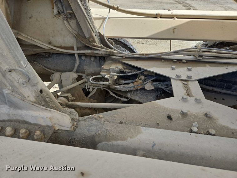 image for item EB1058 2000 International 5600i ready mix truck