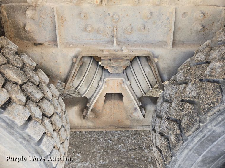 image for item EB1058 2000 International 5600i ready mix truck