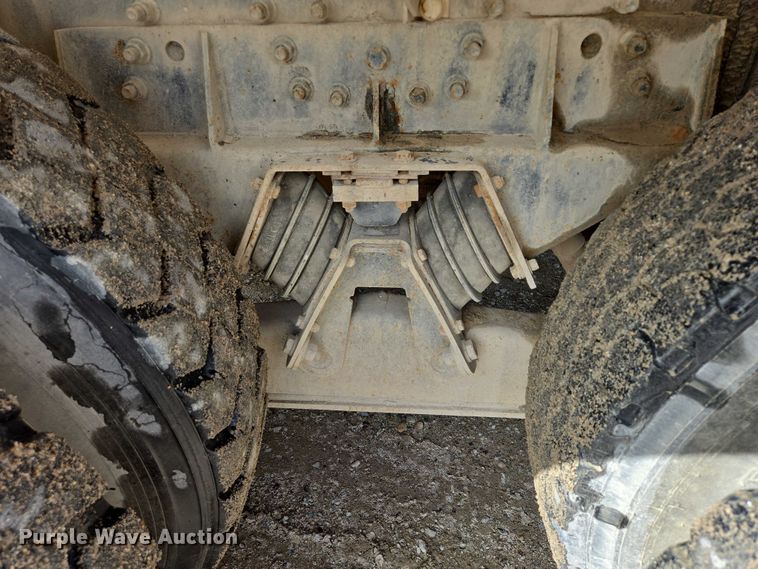 image for item EB1058 2000 International 5600i ready mix truck