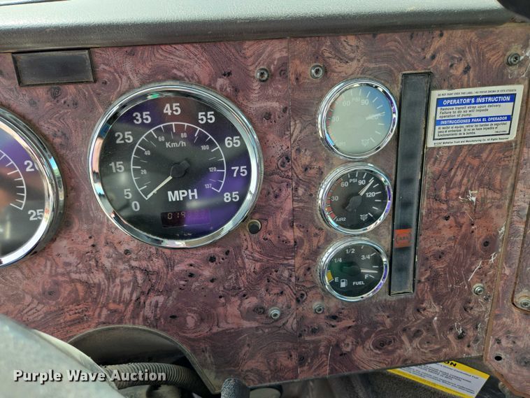 image for item EB1058 2000 International 5600i ready mix truck