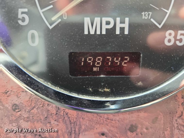 image for item EB1058 2000 International 5600i ready mix truck