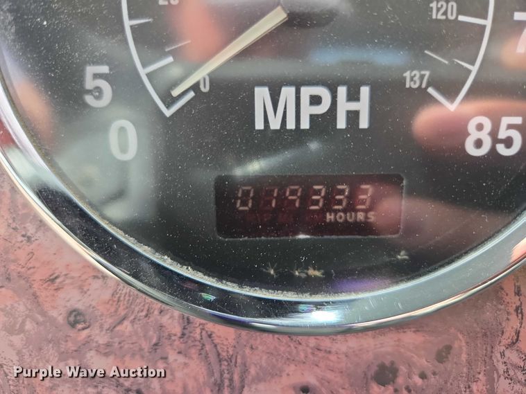 image for item EB1058 2000 International 5600i ready mix truck