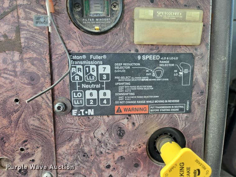 image for item EB1058 2000 International 5600i ready mix truck