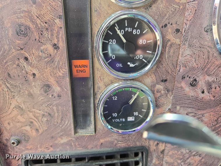 image for item EB1058 2000 International 5600i ready mix truck