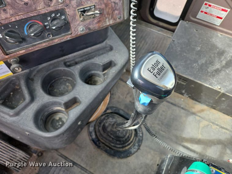 image for item EB1058 2000 International 5600i ready mix truck