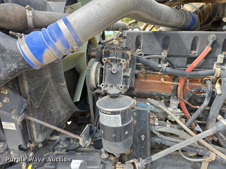 image for item EB1058 2000 International 5600i ready mix truck