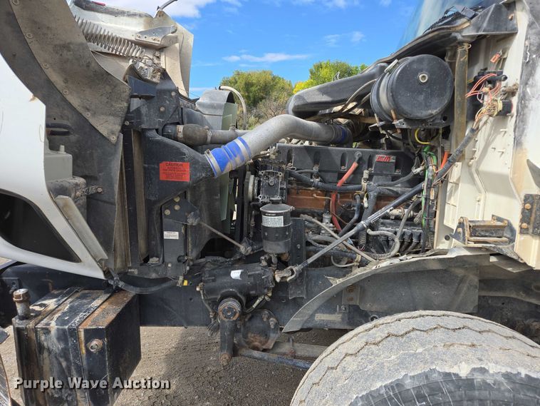 image for item EB1058 2000 International 5600i ready mix truck