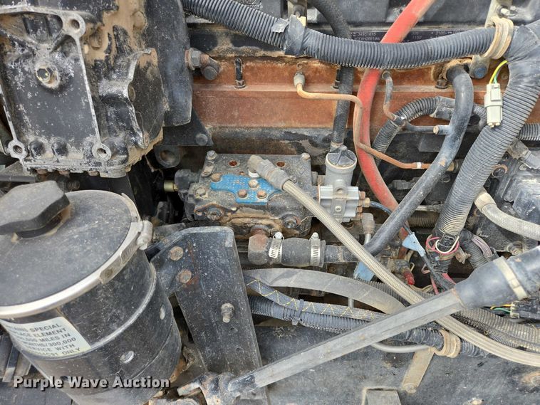 image for item EB1058 2000 International 5600i ready mix truck