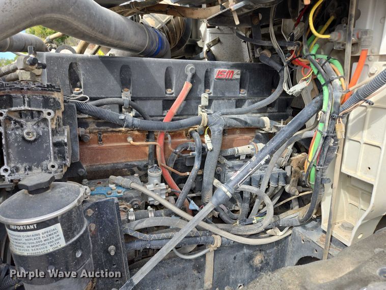 image for item EB1058 2000 International 5600i ready mix truck