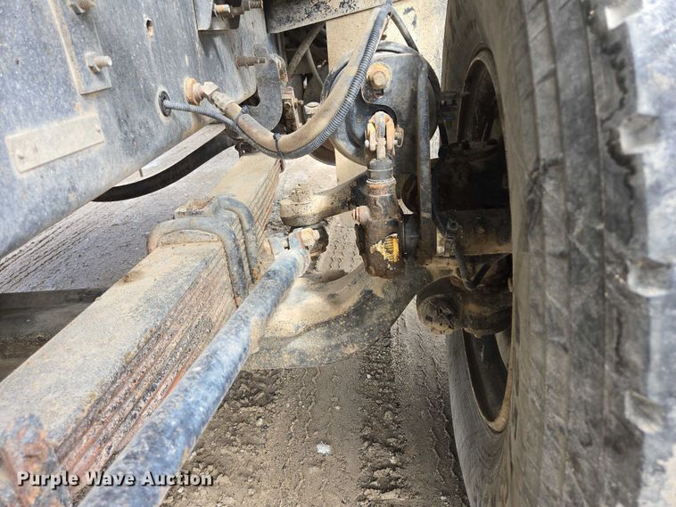 image for item EB1058 2000 International 5600i ready mix truck