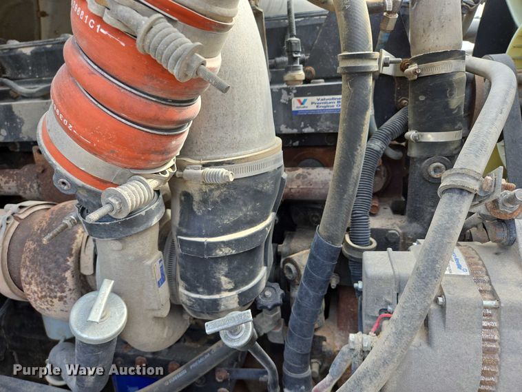 image for item EB1058 2000 International 5600i ready mix truck