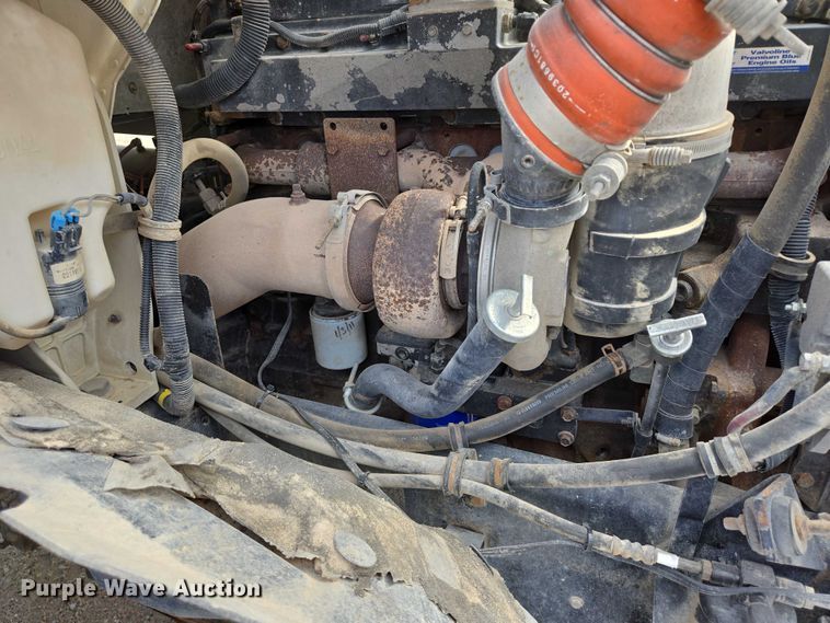 image for item EB1058 2000 International 5600i ready mix truck