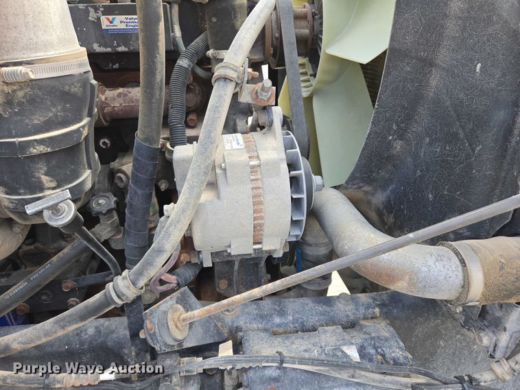 image for item EB1058 2000 International 5600i ready mix truck