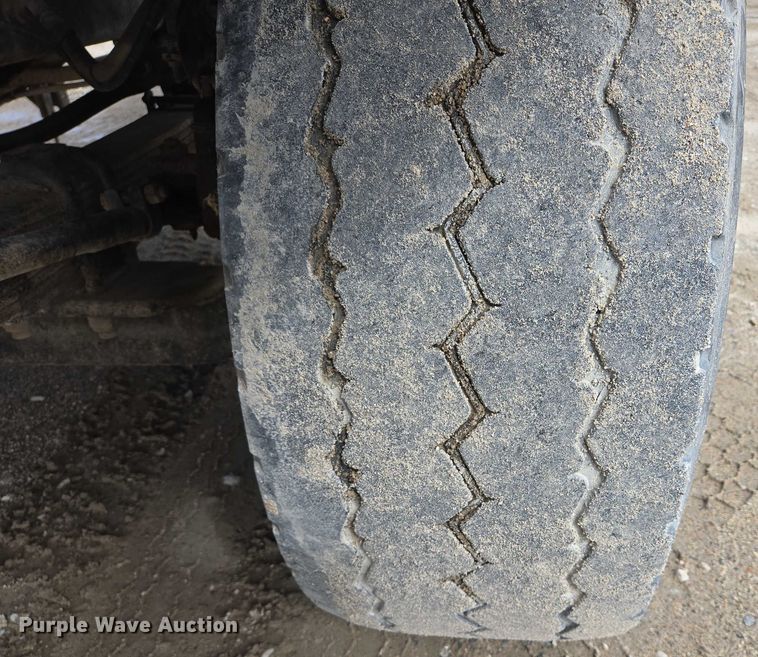 image for item EB1058 2000 International 5600i ready mix truck