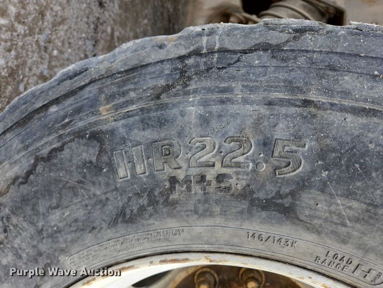 image for item EB1058 2000 International 5600i ready mix truck