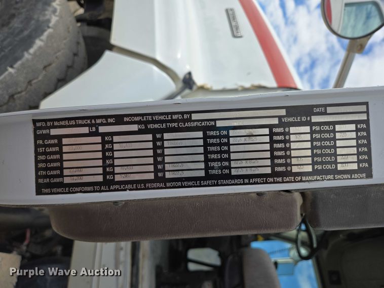 image for item EB1058 2000 International 5600i ready mix truck