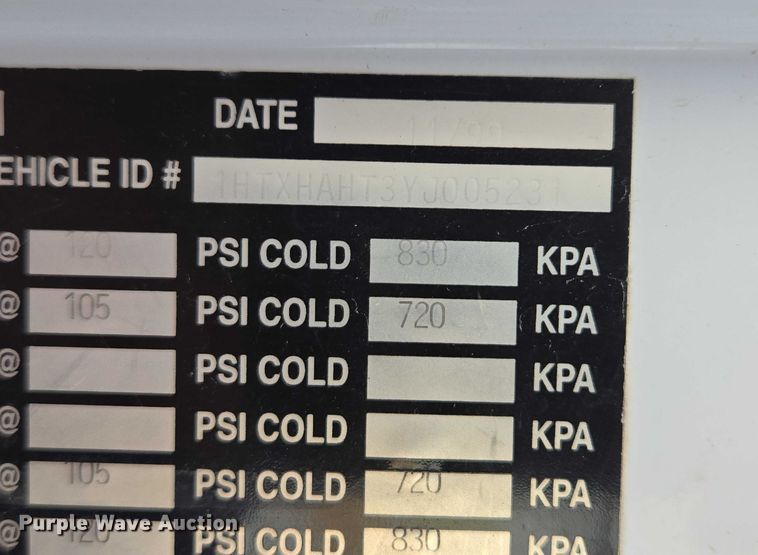 image for item EB1058 2000 International 5600i ready mix truck