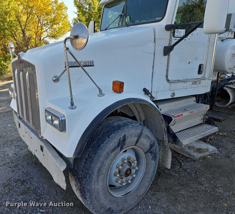 image for item EB1059 2006 Kenworth W900 ready mix truck