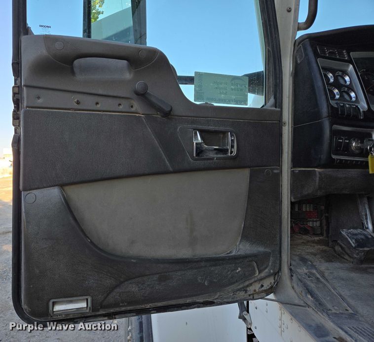 image for item EB1059 2006 Kenworth W900 ready mix truck