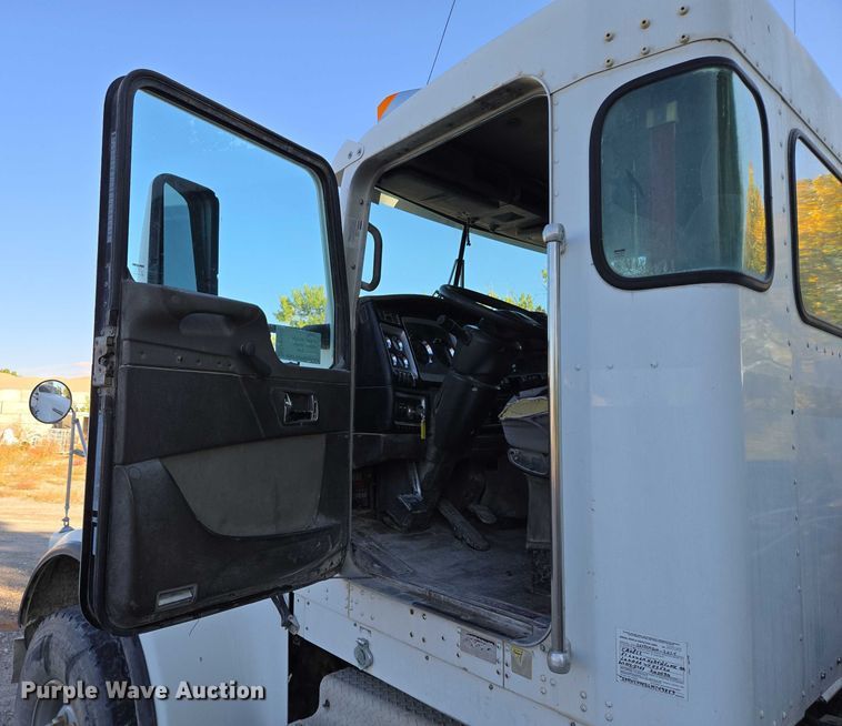 image for item EB1059 2006 Kenworth W900 ready mix truck