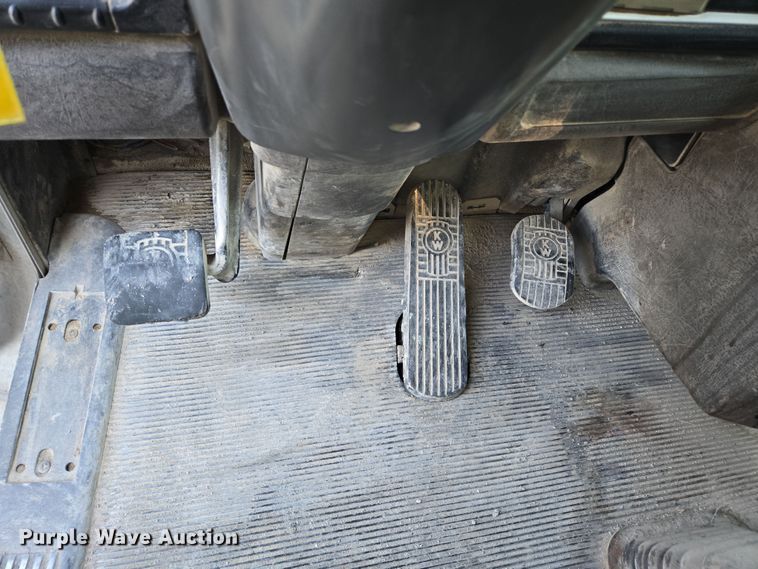 image for item EB1059 2006 Kenworth W900 ready mix truck