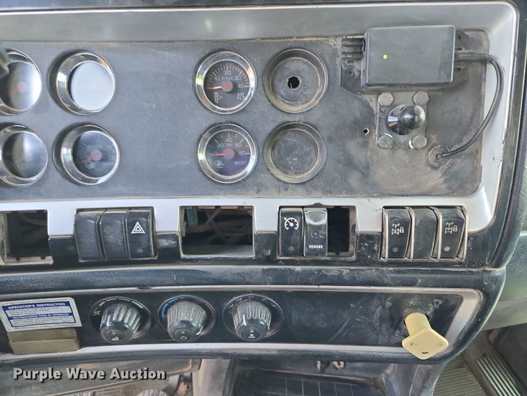 image for item EB1059 2006 Kenworth W900 ready mix truck