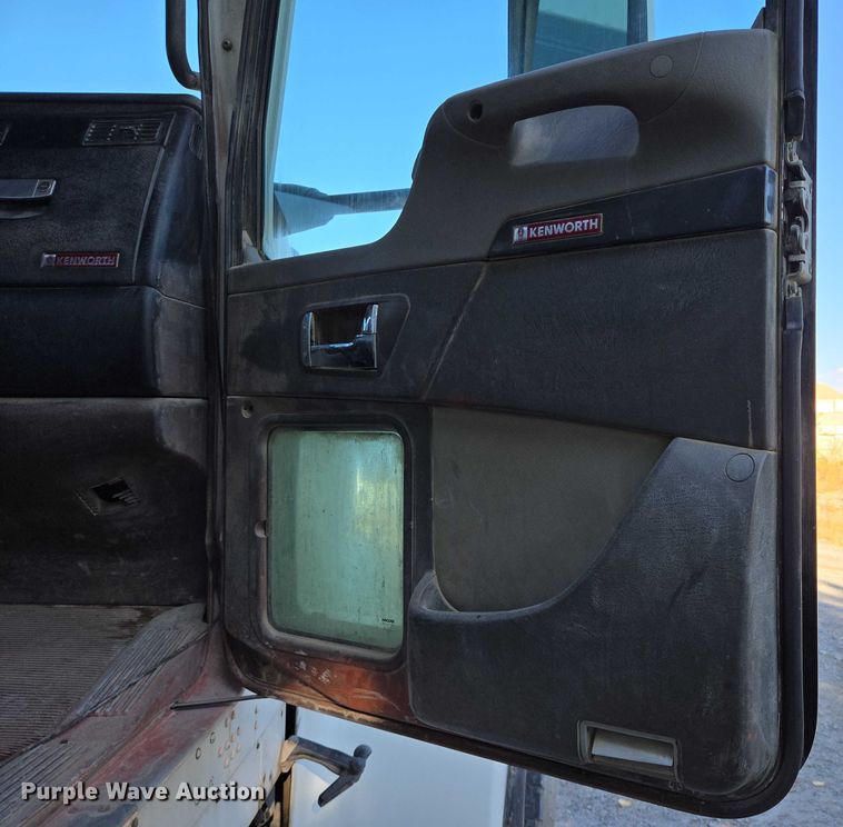 image for item EB1059 2006 Kenworth W900 ready mix truck