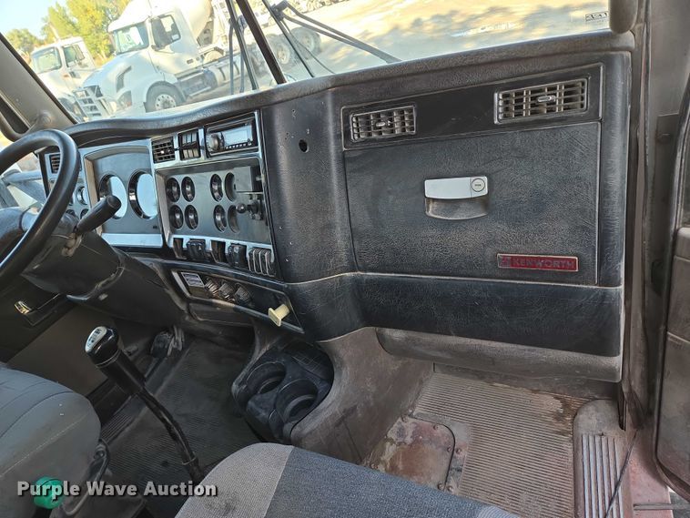 image for item EB1059 2006 Kenworth W900 ready mix truck