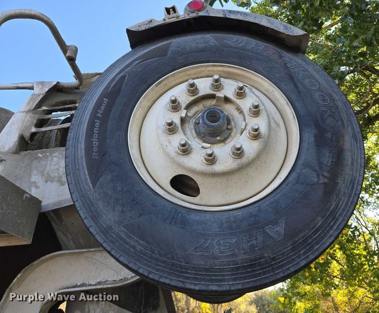 image for item EB1059 2006 Kenworth W900 ready mix truck