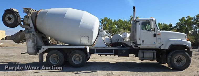 image for item EB1060 2003 International 5500i ready mix truck