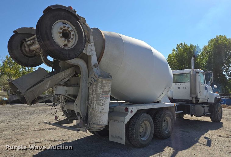 image for item EB1060 2003 International 5500i ready mix truck