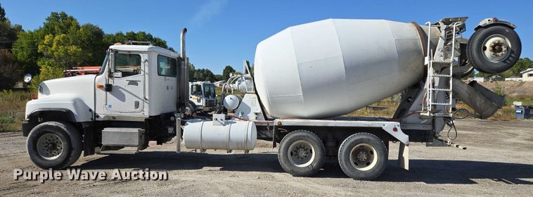 image for item EB1060 2003 International 5500i ready mix truck