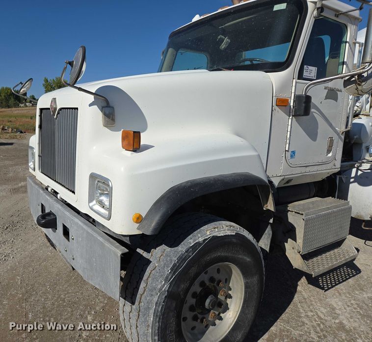 image for item EB1060 2003 International 5500i ready mix truck