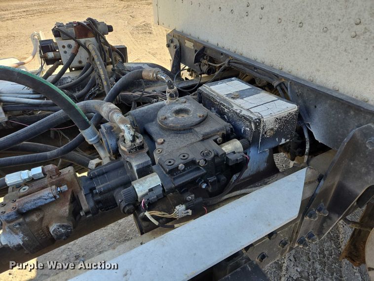 image for item EB1060 2003 International 5500i ready mix truck