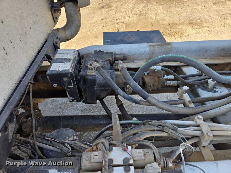 image for item EB1060 2003 International 5500i ready mix truck